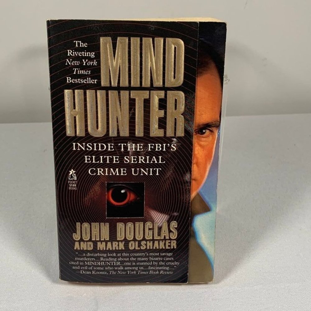 Mindhunter : Inside the FBI's Elite Serial Crime Unit Paperback Book